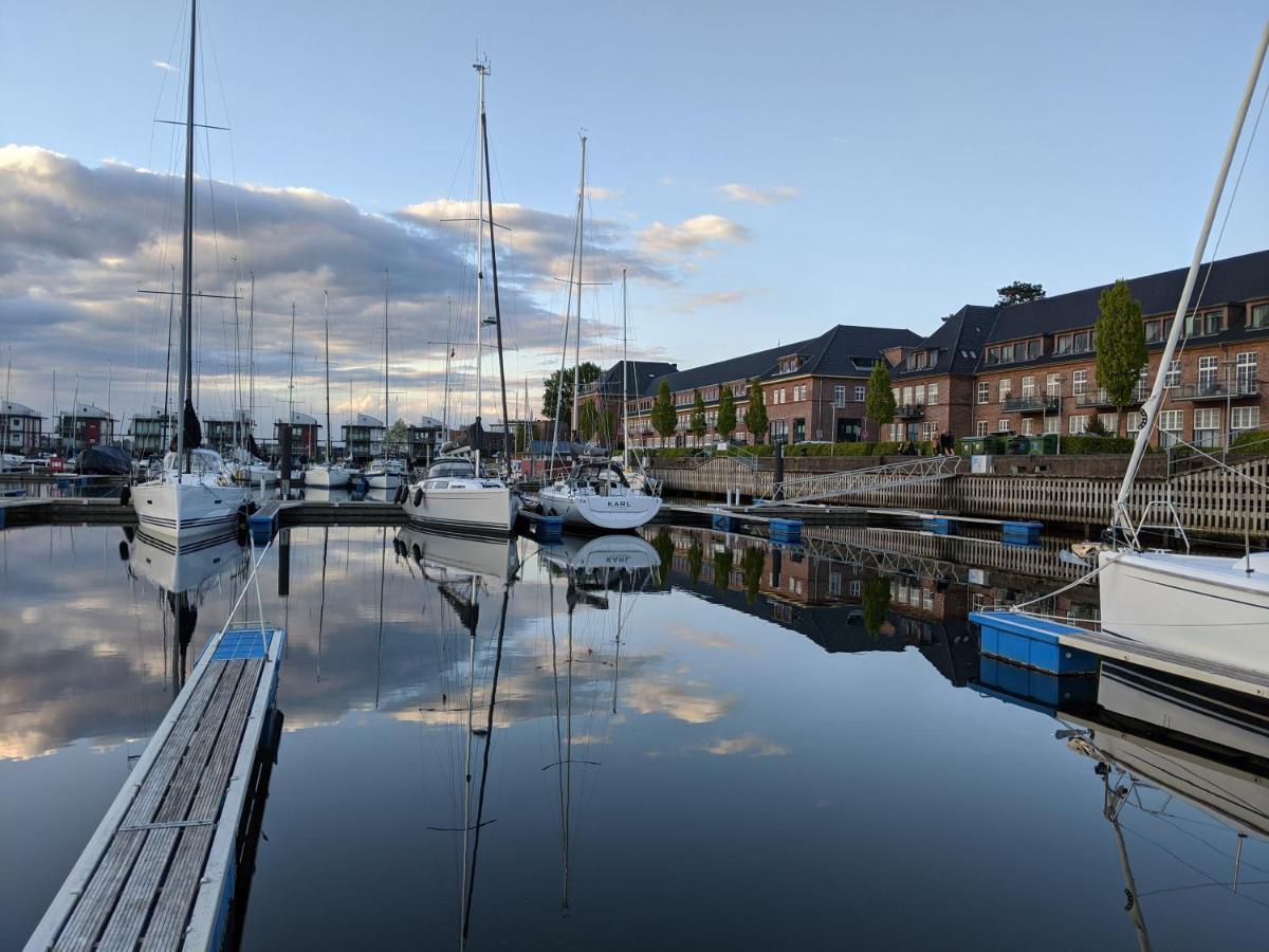 Das James Фленсбург Экстерьер фото The marina at the centre of the development