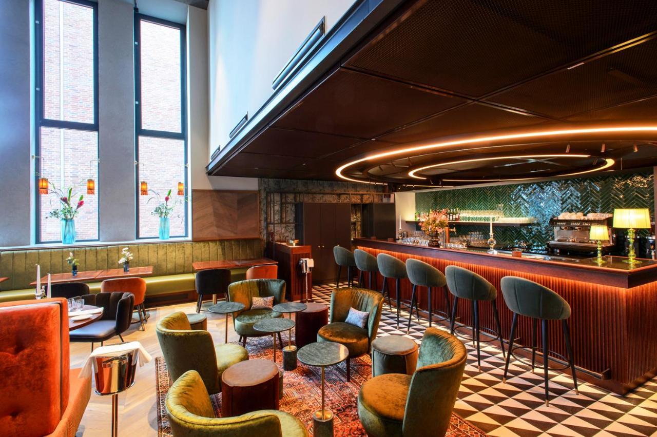 Das James Фленсбург Экстерьер фото The bar at the 2019 edition of the London Design Festival