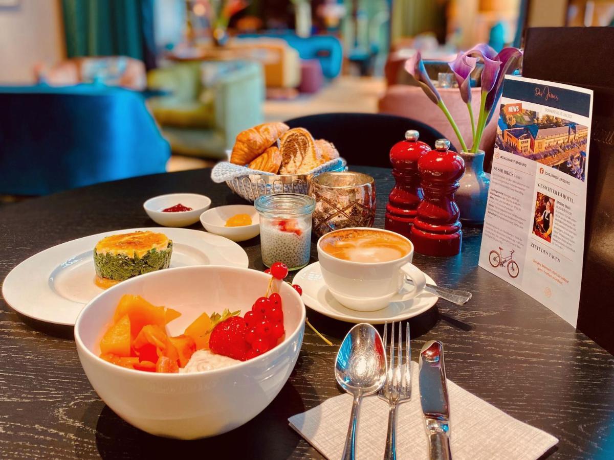Das James Фленсбург Экстерьер фото Breakfast at the hotel