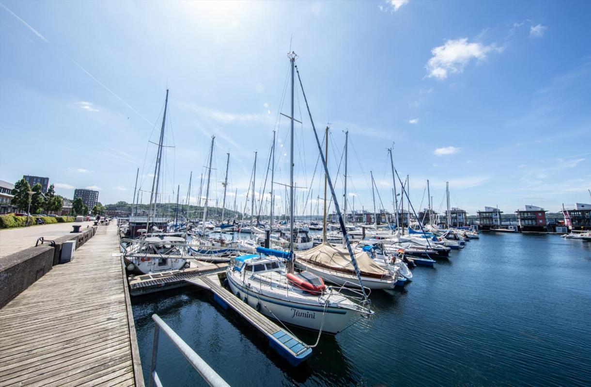 Das James Фленсбург Экстерьер фото Marina in Aarhus, Denmark